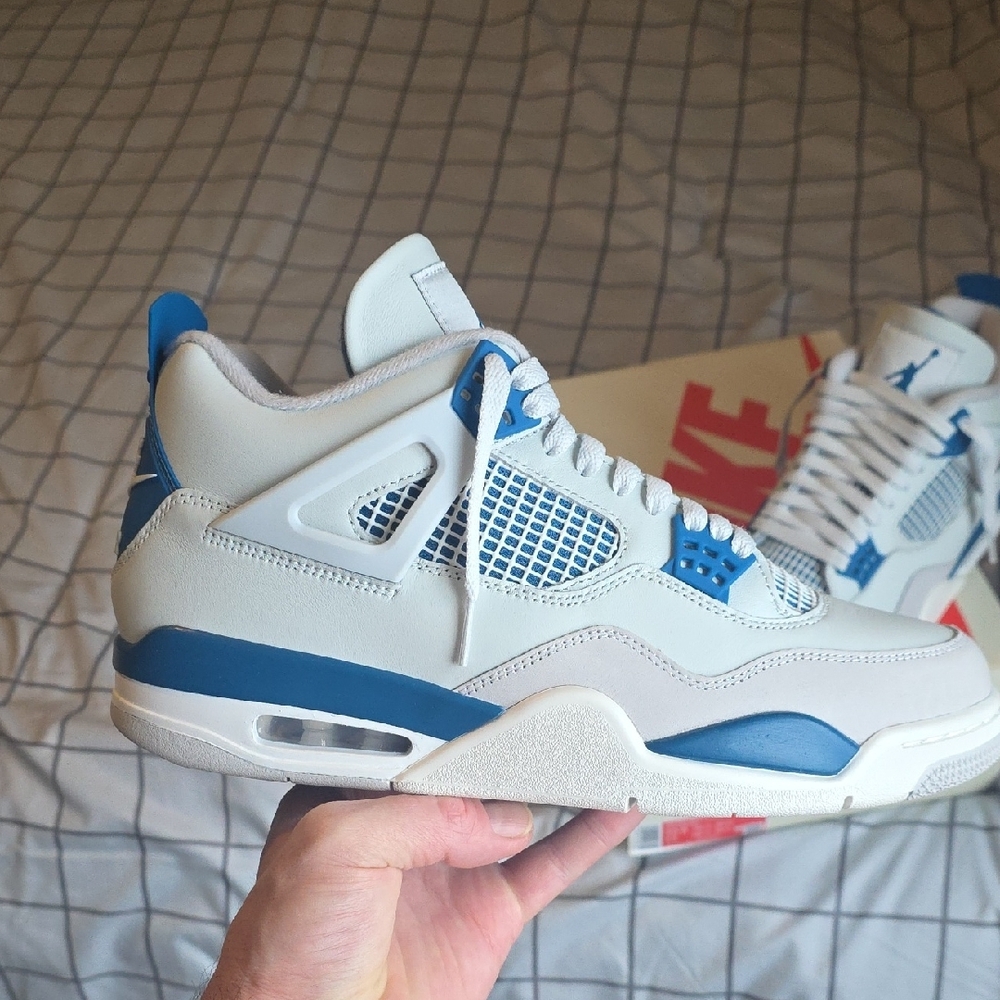Jordan Sneakers White and Blue - Picture 4 of 14